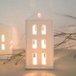 Räder Porcelánový svícen domeček Hipped Roof, bílá barva, porcelán