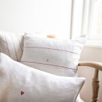 Bastion Collections Lněný povlak na polštář Naturel / Stripe Rose 50 × 50 cm, přírodní barva, textil