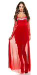 Sexy večerní šaty Koucla krajkou na červeném koberci