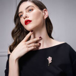 Brož ve tvaru dvou rozkvetlých květů Adéle, Zlatá