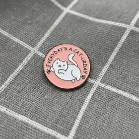 Pinarna.cz Everyday's a cat-urday / Každý den je kočičí den - bílá kočička