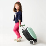 Micro Luggage Junior mint, dětské zavazadlo a koloběžka v jednom