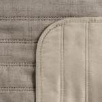 DumDekorace Béžový elegantní dekorativní přehoz do ložnice Šířka: 170 cm | Délka: 210 cm