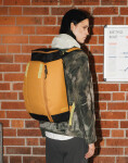 Batoh Db Hugger Backpack 25L Acorn Brown 25 l