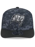 New Era Pánská kšiltovka Tampa Bay Buccaneers NFL 2026 Salute to Service 9SEVENTY Stretch-Snap