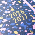 Busy B Denní diář Navy Spatter Day a Page A5 2026/27, modrá barva, papír