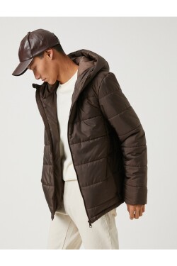 Péřová bunda Koton Basic kapucí kapsou na detailním zipem, voděodolná.