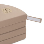 PLUSH NEST PLUSH NEST Venkovní plyšová hrací podložka ve tvaru květu voděodolná 115 × 115 × 5 cm béžová