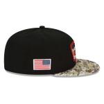New Era Pánská kšiltovka Tampa Bay Buccaneers NFL 2021 On-Field Salute to Service 59FIFTY Fitted Velikost: 7 1/4