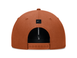 Nike Pánská kšiltovka Texas Longhorns NCAA 2026 On-Field Gameday Rise Adjustable