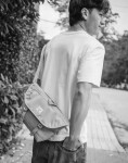 Herschel Supply Cove Small Messenger Huckleberry Diamond