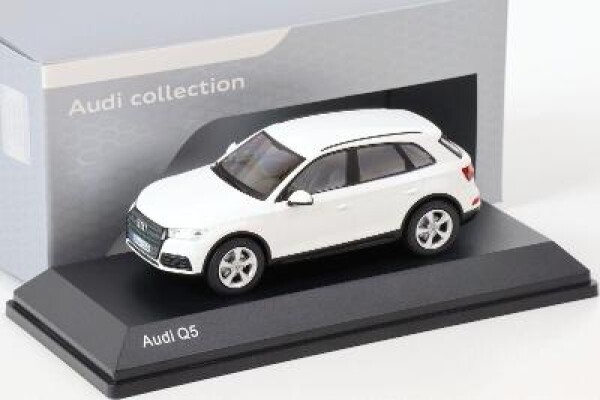 Audi Q5 - 1:43 - iScale - 2017 - Bílá