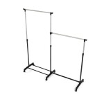 Věšák dvouramenný, černý plast.