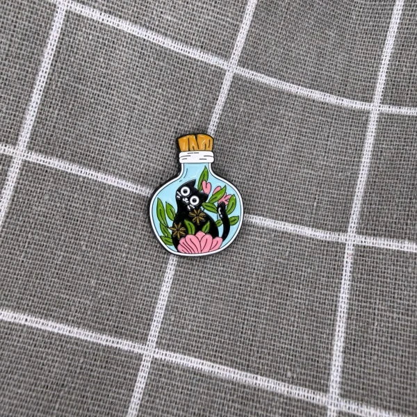 Pinarna.cz Černá kočička v baňce s kytičkami