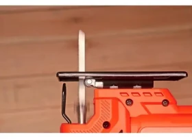 BlackDecker BES603-QS / Přímočará kyvadlová pila / 400W / Zdvih 18 mm / Variabilní rychlost (BES603-QS)