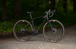 Rock Machine Lukk CR 80, model 2025, rám 19" (M), barva Gloss Metallic Black - ZDARMA dopravné, odborná montáž, seřízení a dárkový poukaz na nákup příslušenství! (Záruka nejlepší ceny! Nakupujte u autorizovaného prodejce!)