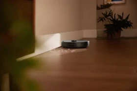 Roborock Qrevo 5AE černá / Robotický vysavač / 60 W / vysávání a mopování / 12000 Pa / 5200 mAh / 64 dB (QRSP52-00)