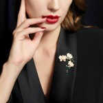 Luxusní brož Anwen Gold - sladkovodní perly, zirkony, Zlatá