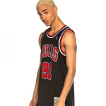 Mitchell & Ness Chicago Bulls NBA Swingman Alternate Jersey Bulls 97 Dennis Rodman SMJYGS18152-CBUBLCK97DRD Pánské oblečení s