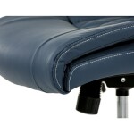 Křeslo kancelářské, tmavě modrá ekokůže, kovový kříž, kolečka na tvrdé podlahy