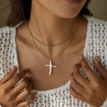 ELENYS Pearl Cross – pozlacený náhrdelník 18K žluté zlato Délka: 42-45+5 cm / max. 50 cm