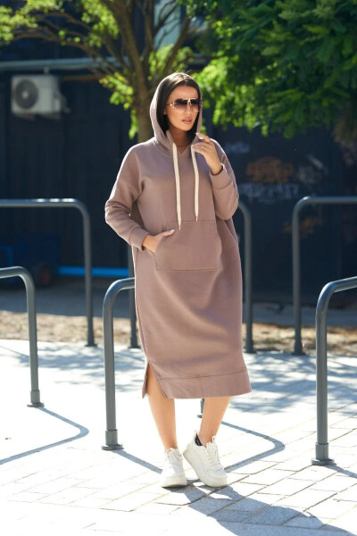 Dlouhé šaty s kapucí 9623 Tmávě béžová - K-Fashion UNI tmavě béžová