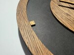 DumDekorace Dřevěné nástěnné hodiny z tmavého dubu Oak Flow - 30 cm
