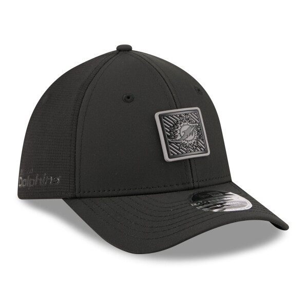 New Era Pánská kšiltovka Miami Dolphins NFL Black 2026 Training Camp 39THIRTY Flex Velikost: S/M