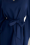SOFIA Tmavě modré dámské šaty se zavazováním pase model 17911531 numoco Možnost: