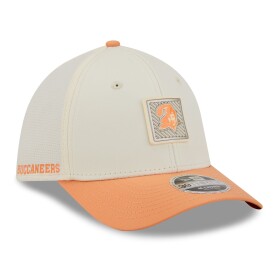 New Era Pánská kšiltovka Tampa Bay Buccaneers NFL Historic Logo 2026 Training Camp 39THIRTY Flex Orange Velikost: M/L