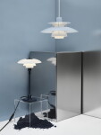 Louis Poulsen Závěsná lampa PH 5 Ø320 Opal Pale Blue, modrá barva, plast