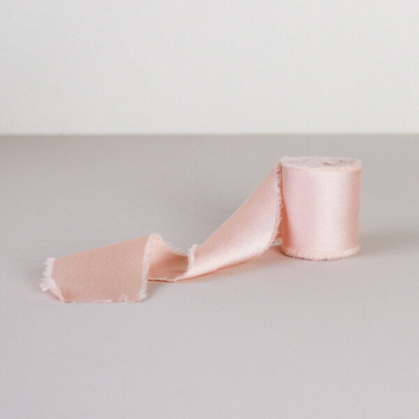 Bella Rose Saténová stuha 4 cm – Light Salmon (4,5 m), oranžová barva, textil