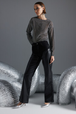 Trendyol Černé kožené detailní džíny s vysokým pasem a širokými nohavicemi