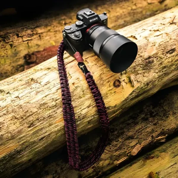 C-ROPE Traveler Red Dots / Popruh na fotoaparát / Paracord / 125 cm / nosnost 40 kg (CRP-TRL-125-BLR)