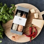 Nicolas Vahé Dárková sada solí Nicolas Vahé - Parmesan Basil & Chilli, černá barva, multi barva, sklo