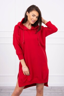 Šaty s kapucí a delším zadním dílem červené