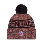 New Era Pánská zimní čepice Cincinnati Bengals NFL 2025 Sideline Sport Knit - Oranžová