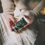 The English Soap Company Krém na ruce Frosted Fir and Holly 75 ml, zelená barva, kov