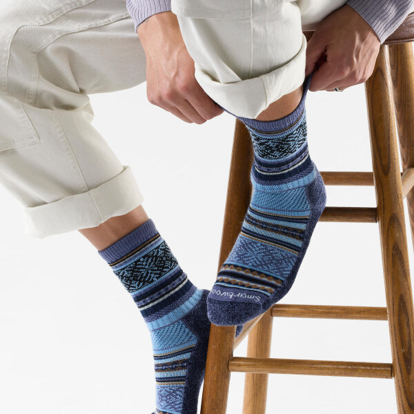 Dámské merino ponožky SMARTWOOL Everyday Cozy Fair Isle Sweater Crew Socks, Nightfall Blue velikost: 38-41 (M)
