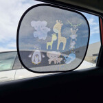 Samolepicí záclona na okno auta Opice