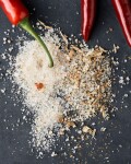 Nicolas Vahé Dárková sada solí Nicolas Vahé – Organic Chilli salt & Wild garlic, černá barva, multi barva, sklo