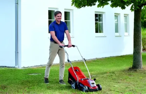 Einhell GE-CM 18/33 Li / Aku sekačka na trávu / 18 V / do 200 m2 / záběr 33 cm / koš 30 l / bez baterie (3413260)