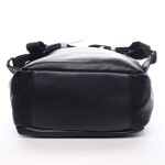 Praktický větší koženkový dámský batoh Olivia černá