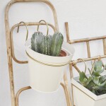 MADAM STOLTZ Závěsný obal na květiny Gold and Cream, krémová barva, kov