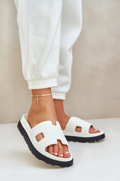 Pěnové Pantofle S Výřezy Bílé Neladith 36/37