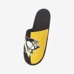 FOCO Pánské pantofle Pittsburgh Penguins Team Logo Staycation Slipper Velikost: EU