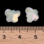 Skleněné korálky - broušený motýl - různé varianty - 10 x 8 x 6 mm - 1 ks Barva: Zelená