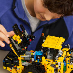 LEGO LEGO® Technic 42209 Kolový nakladač Volvo L120 Electric