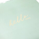 Busy B Nástěnný kalendář s perem Weekly Sage 2026, zelená barva, papír