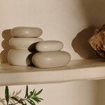 Ferm Living Úložná dóza Pebble Sand/Cream Small, krémová barva, keramika